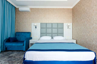 Гостиница Невский Дивноморское Двухместный номер с 1 кроватью и балконом, вид на море-2