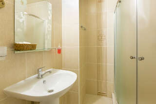 Гостиница Невский Дивноморское Стандартный трехместный номер-5